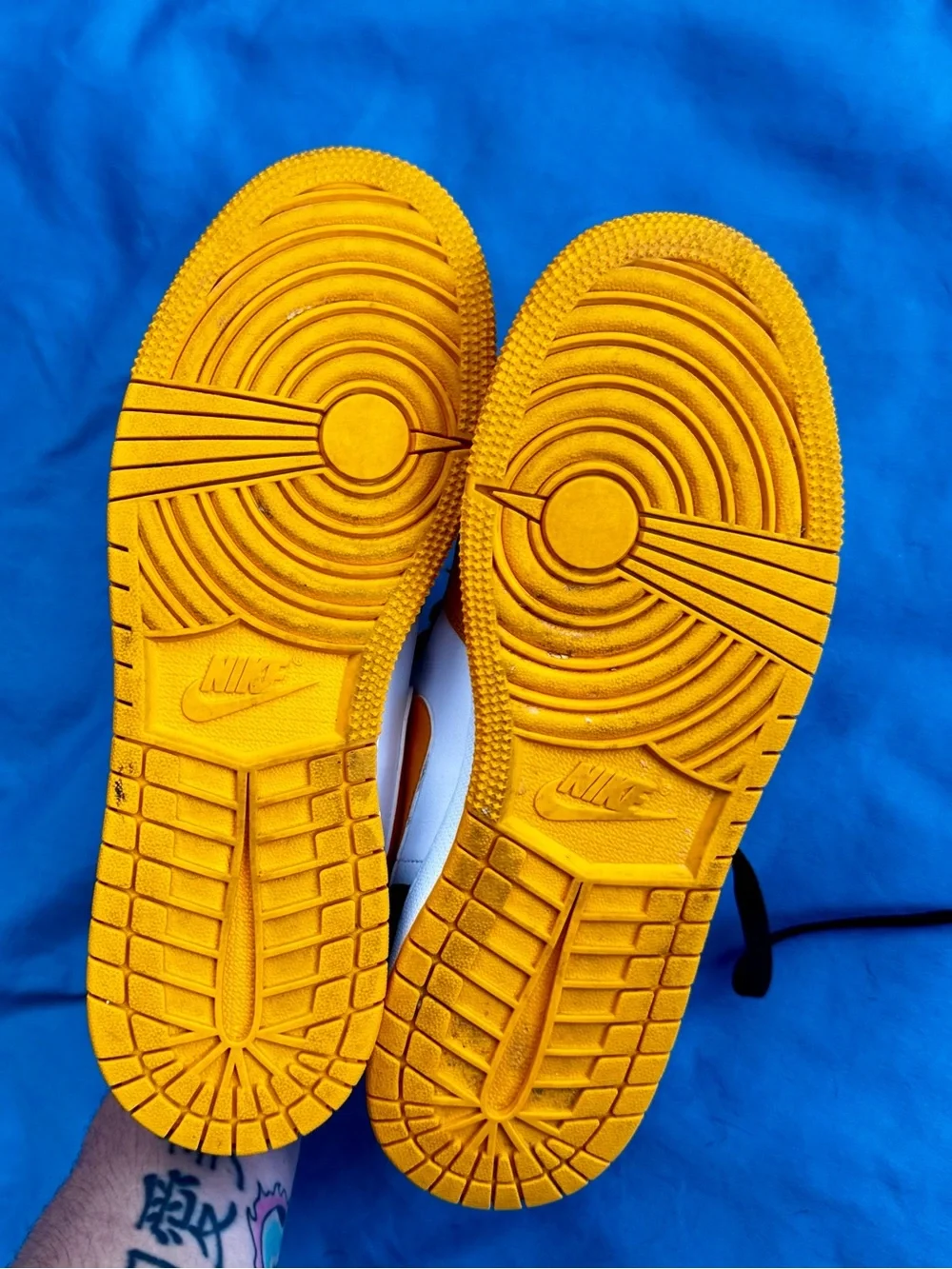 N/A lightly worn